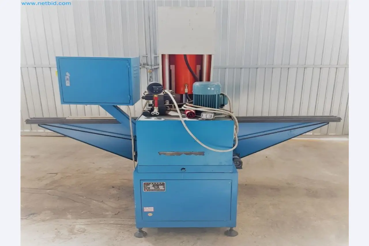 Sale of a complete warehouse of machinery for the glass industry in Spain-7