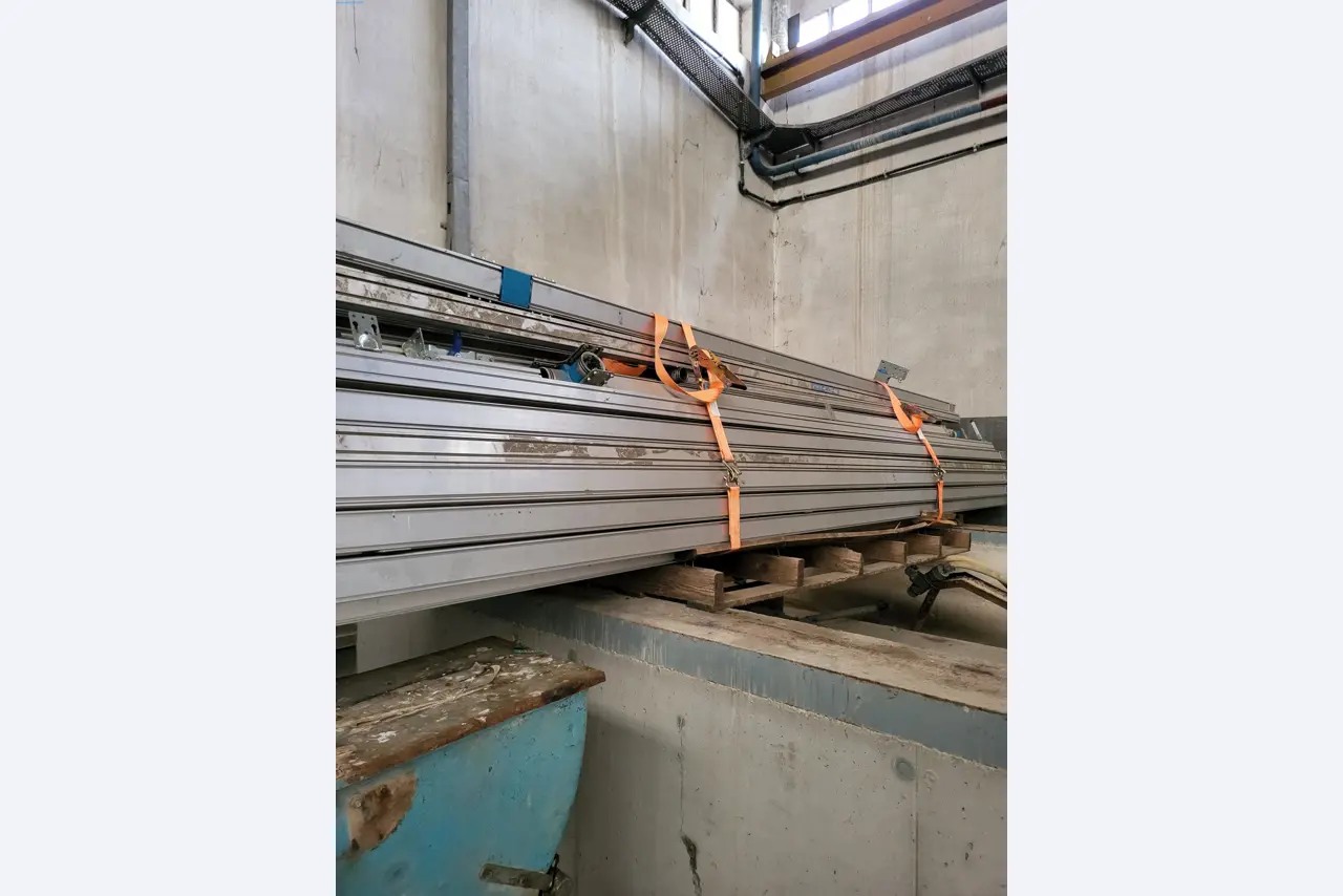 Sale of a complete warehouse of machinery for the glass industry in Spain-6