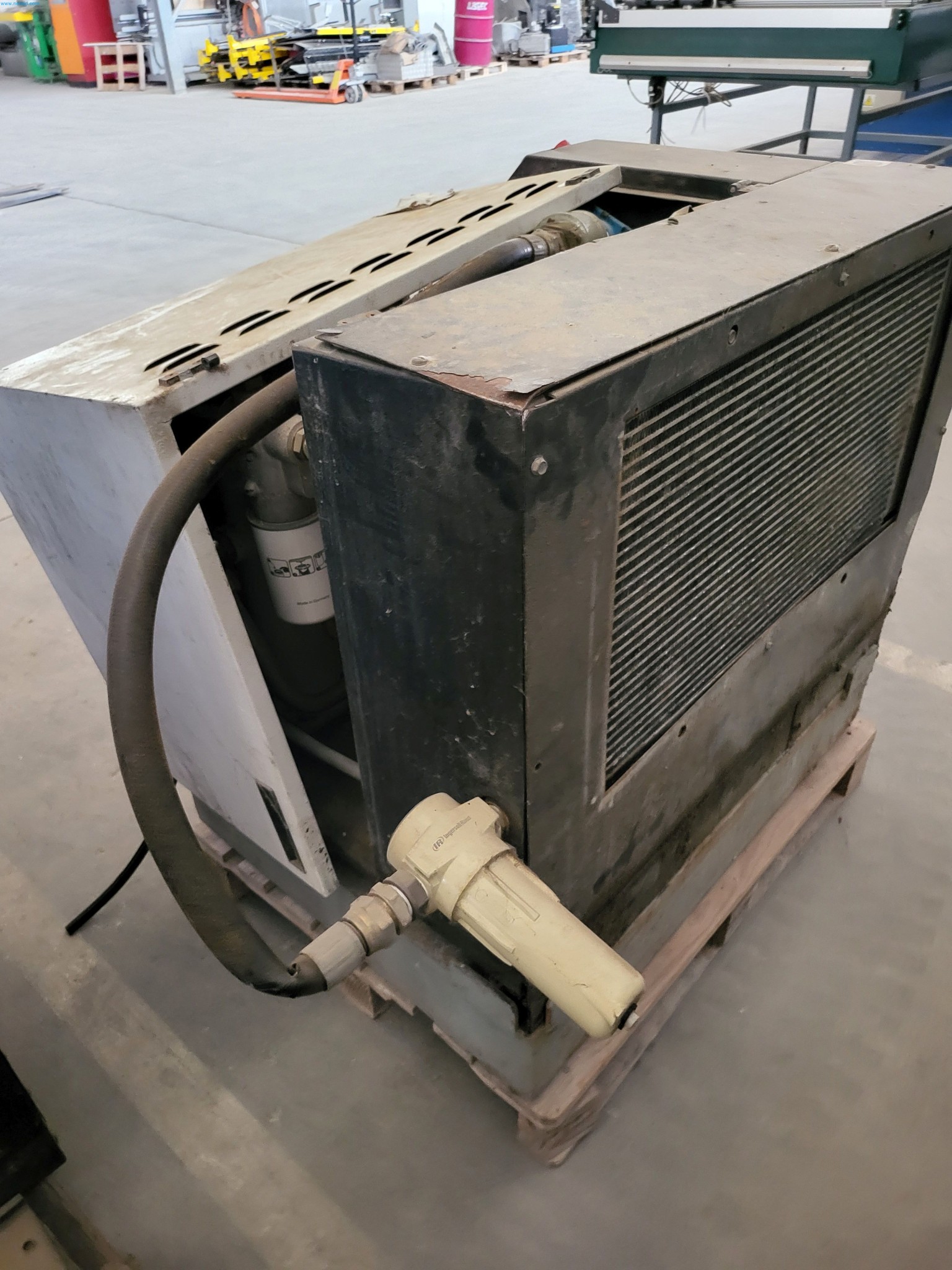 Sale of a complete warehouse of machinery for the glass industry in Spain-2