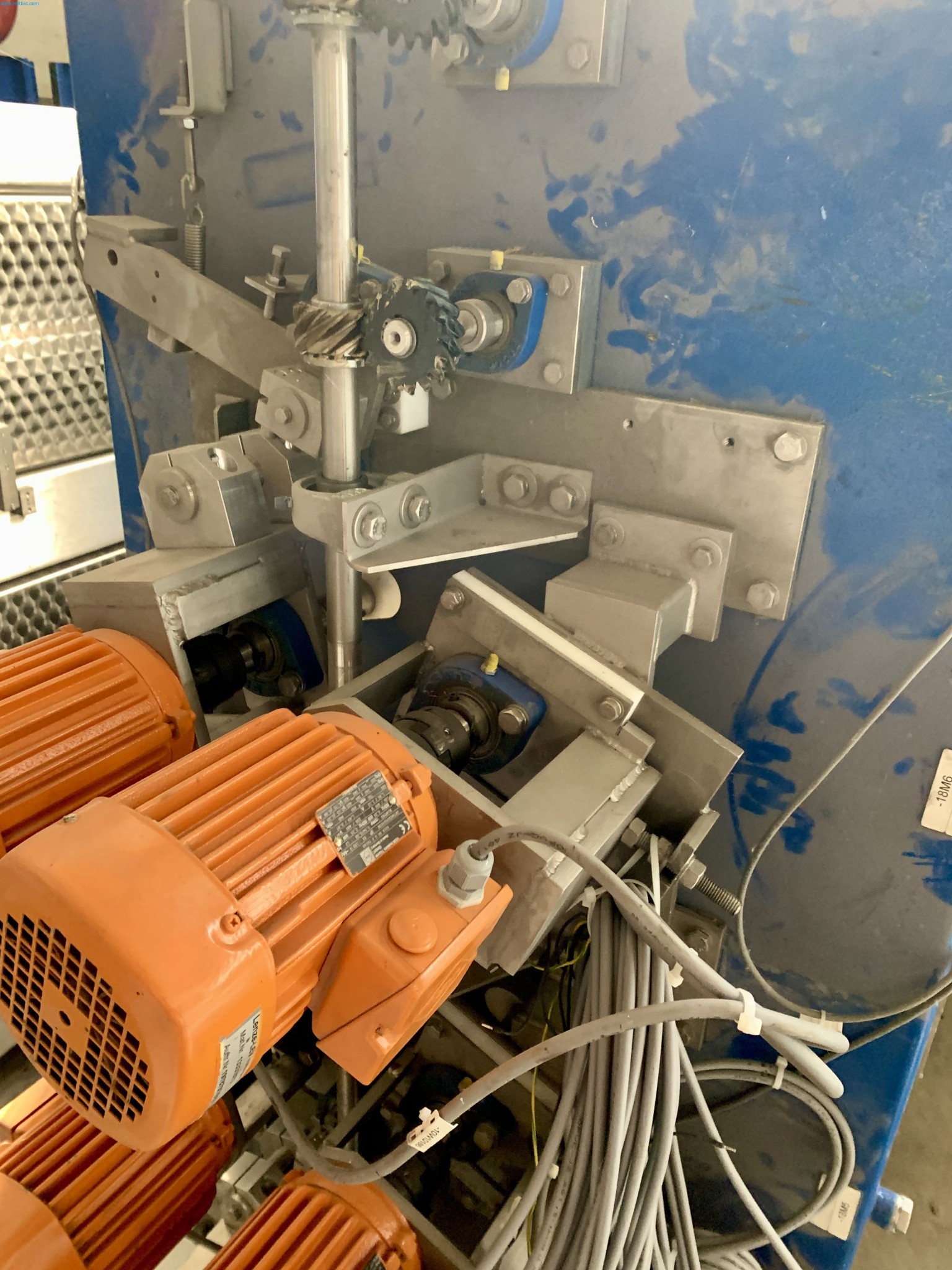 Sale of a complete warehouse of machinery for the glass industry in Spain-13