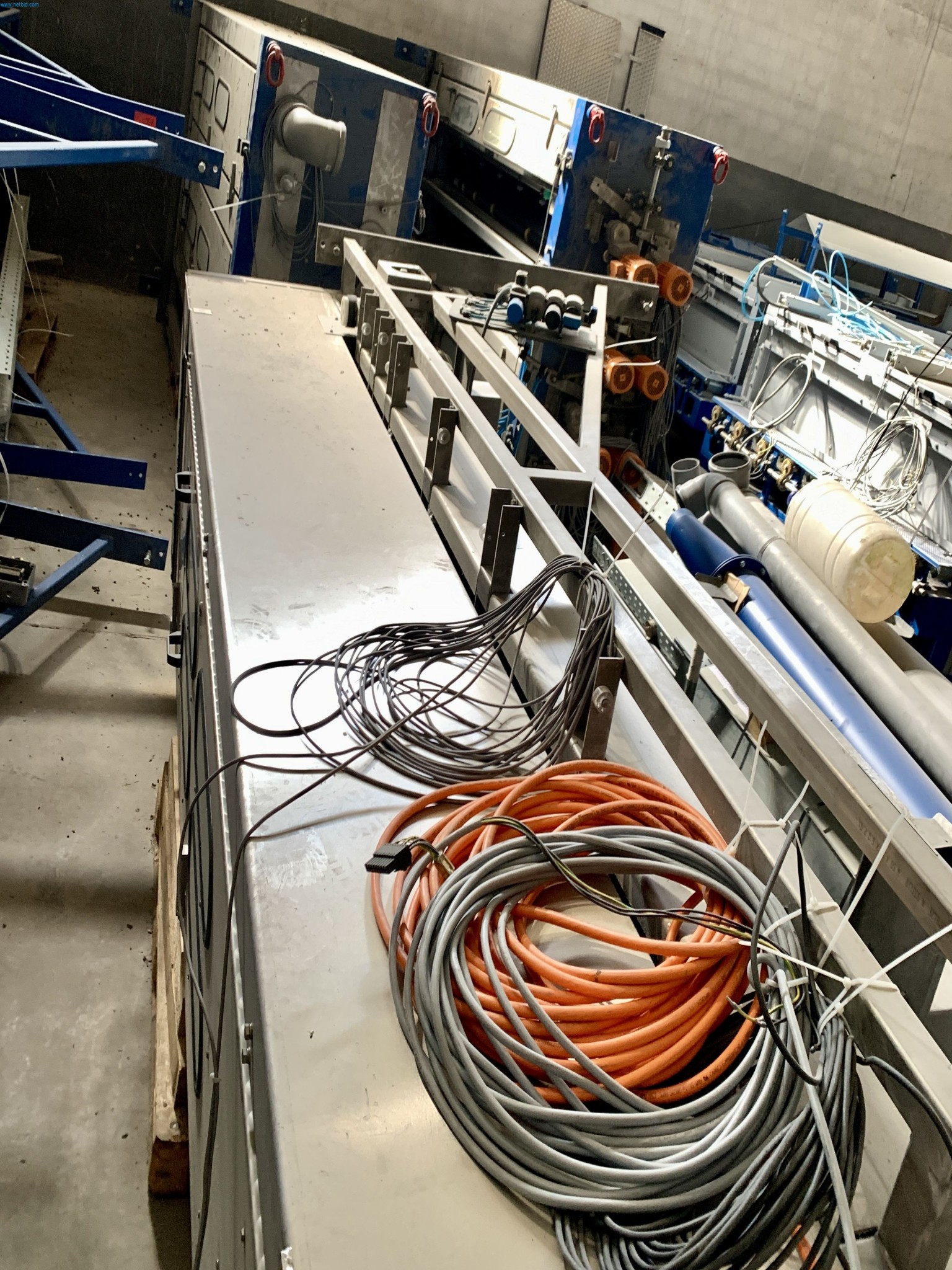 Sale of a complete warehouse of machinery for the glass industry in Spain-4