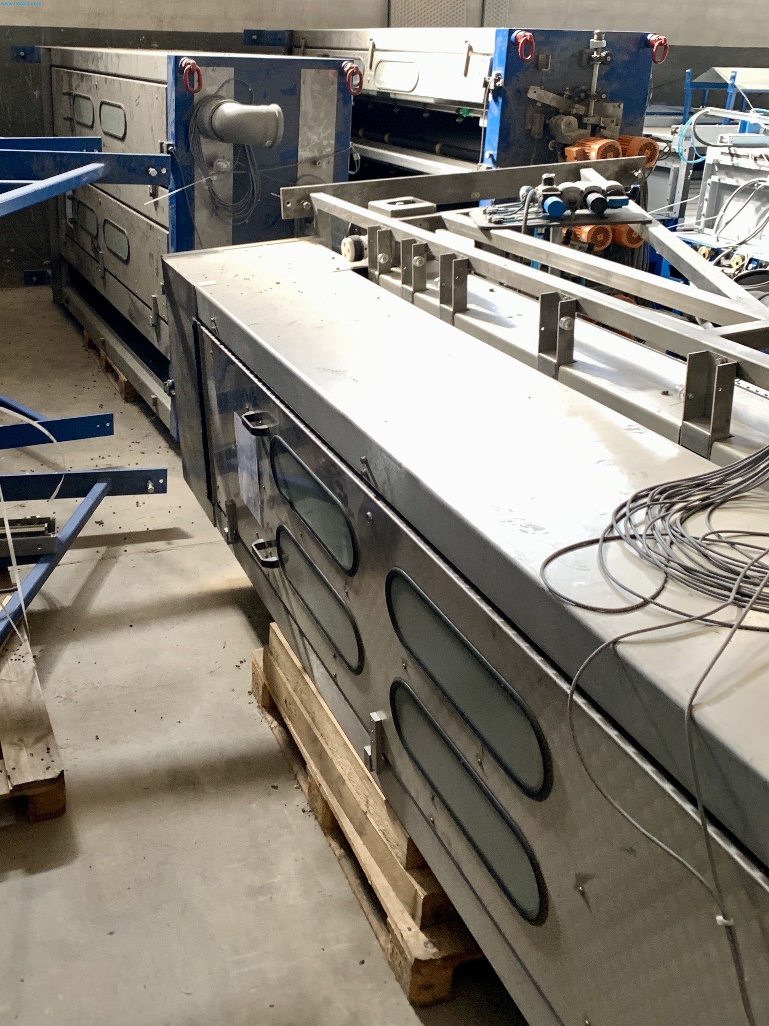 Sale of a complete warehouse of machinery for the glass industry in Spain-5