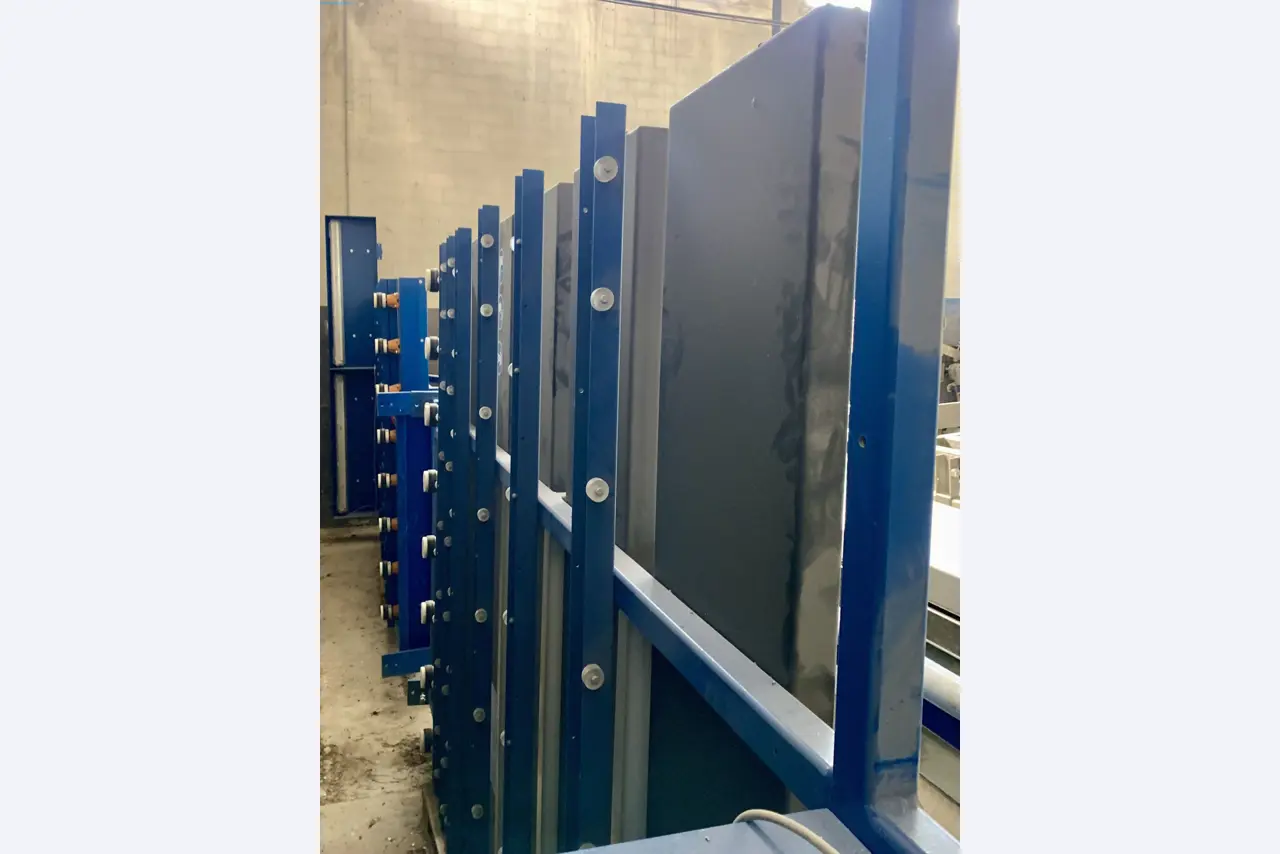 Sale of a complete warehouse of machinery for the glass industry in Spain-7