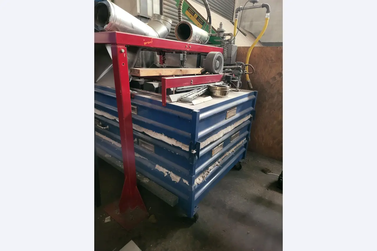 Sale of a complete warehouse of machinery for the glass industry in Spain-3