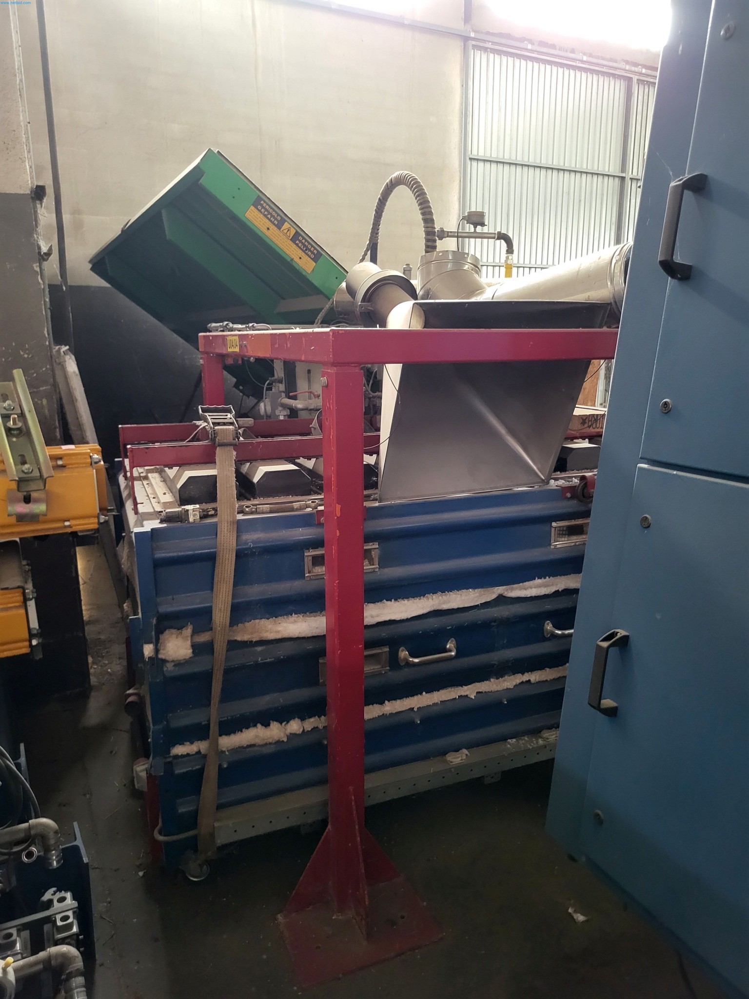 Sale of a complete warehouse of machinery for the glass industry in Spain-4