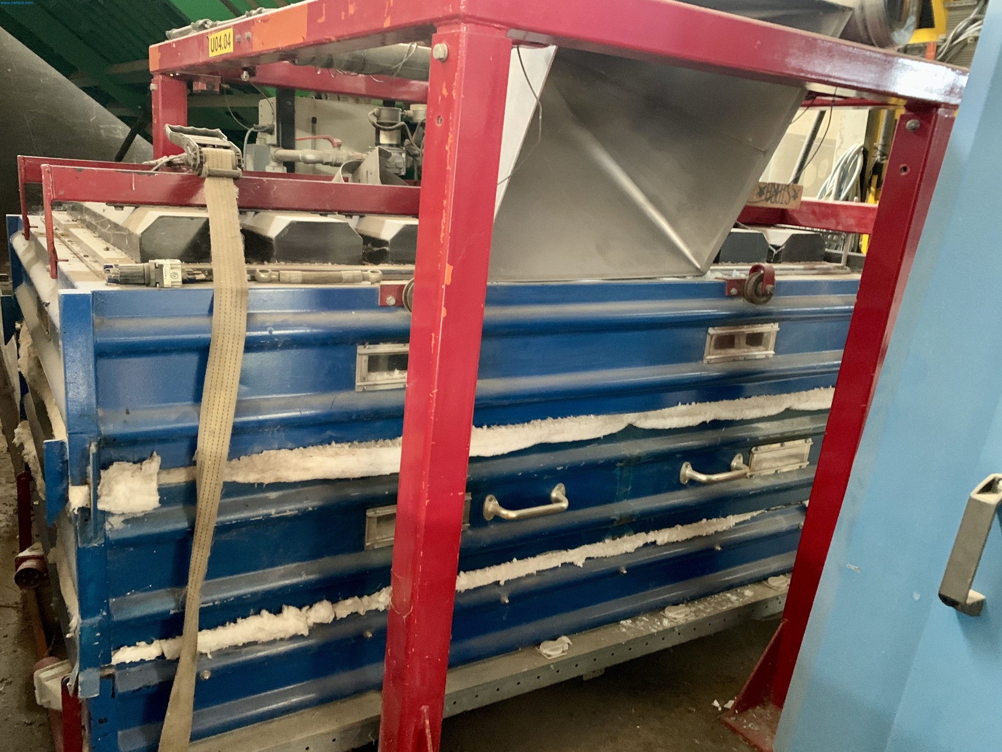 Sale of a complete warehouse of machinery for the glass industry in Spain-5