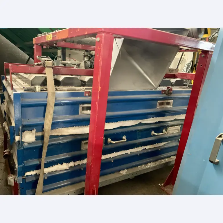 Sale of a complete warehouse of machinery for the glass industry in Spain-5