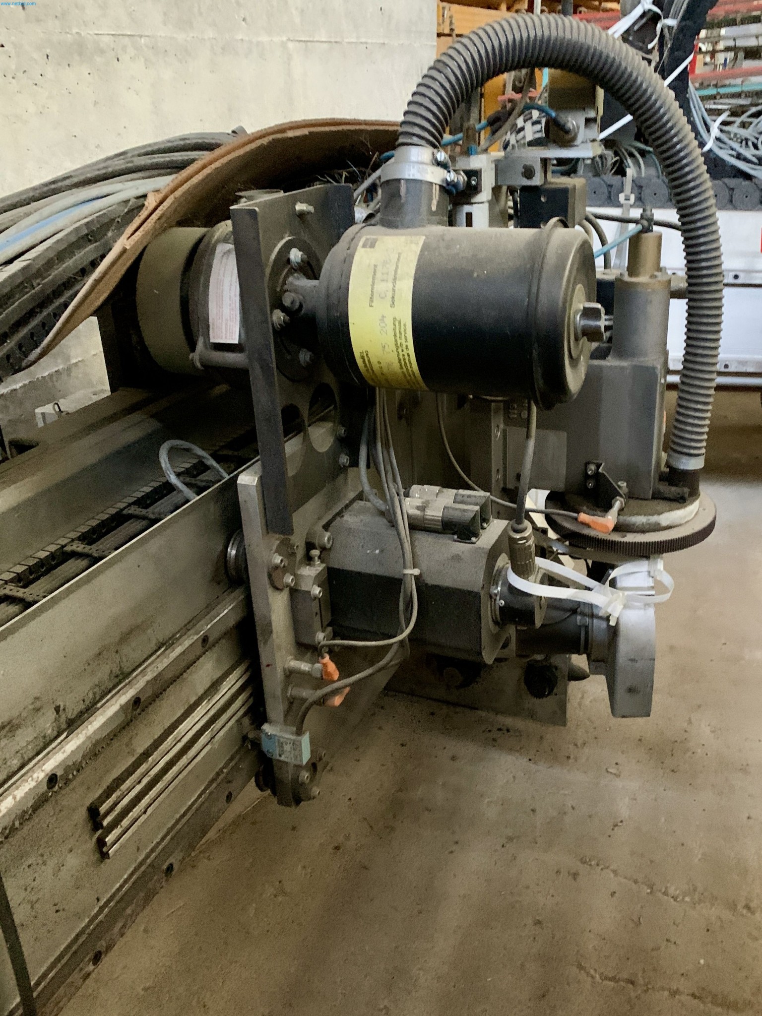 Sale of a complete warehouse of machinery for the glass industry in Spain-11