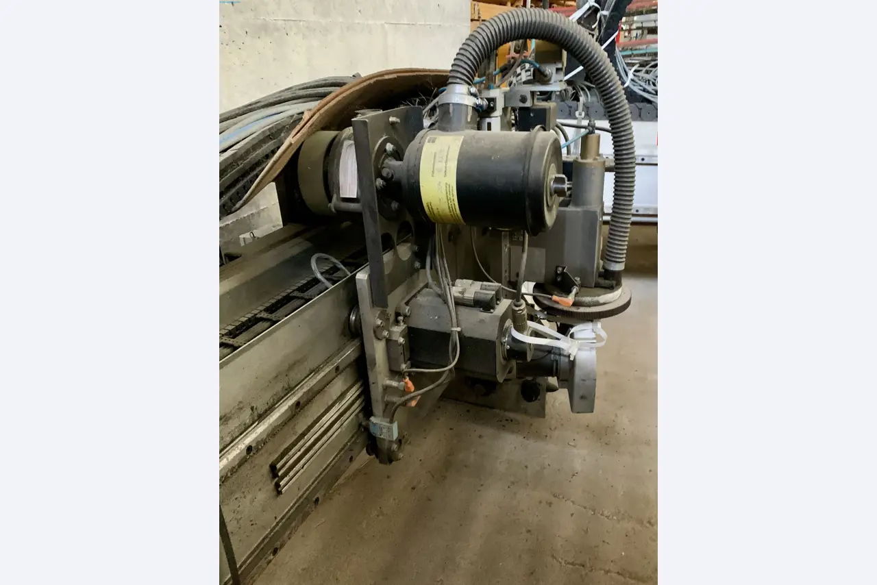 Sale of a complete warehouse of machinery for the glass industry in Spain-11