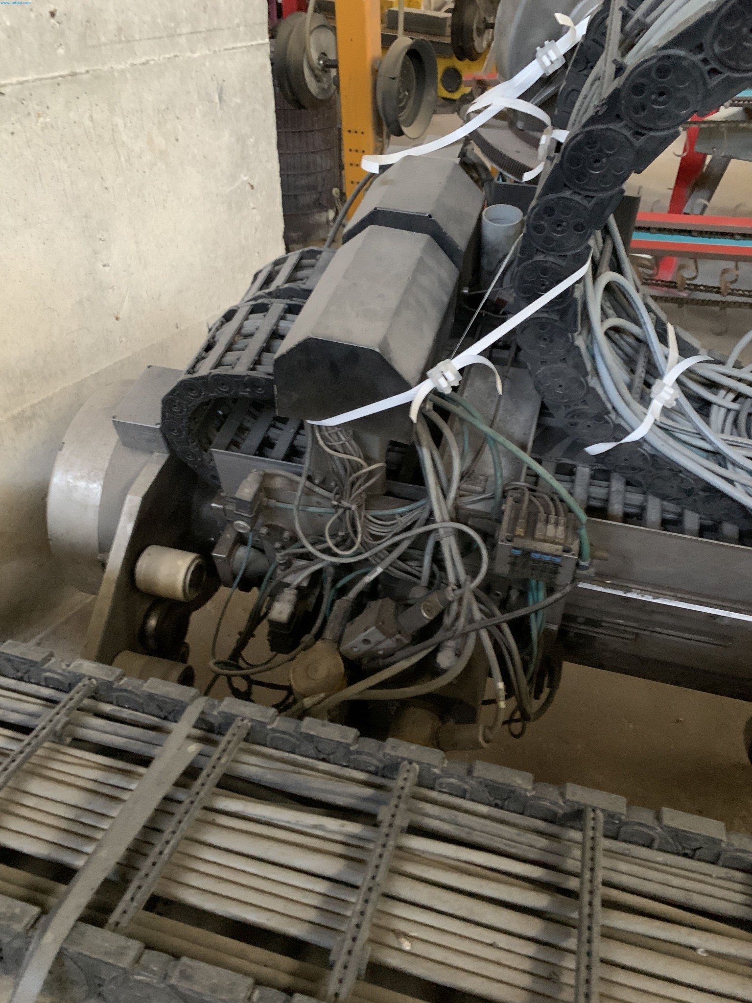 Sale of a complete warehouse of machinery for the glass industry in Spain-12