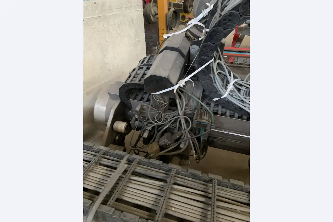 Sale of a complete warehouse of machinery for the glass industry in Spain-12