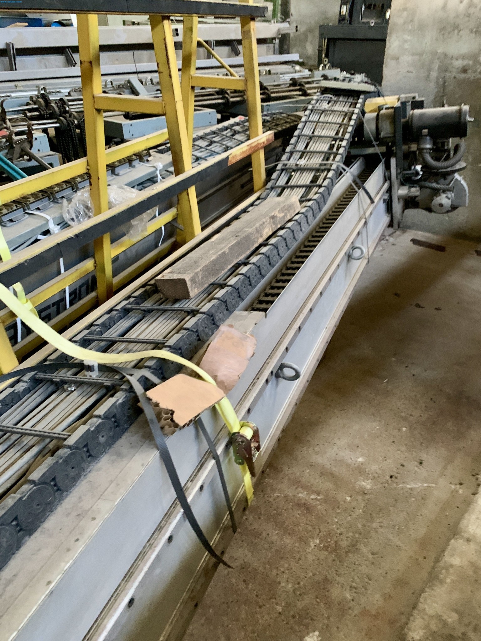 Sale of a complete warehouse of machinery for the glass industry in Spain-13