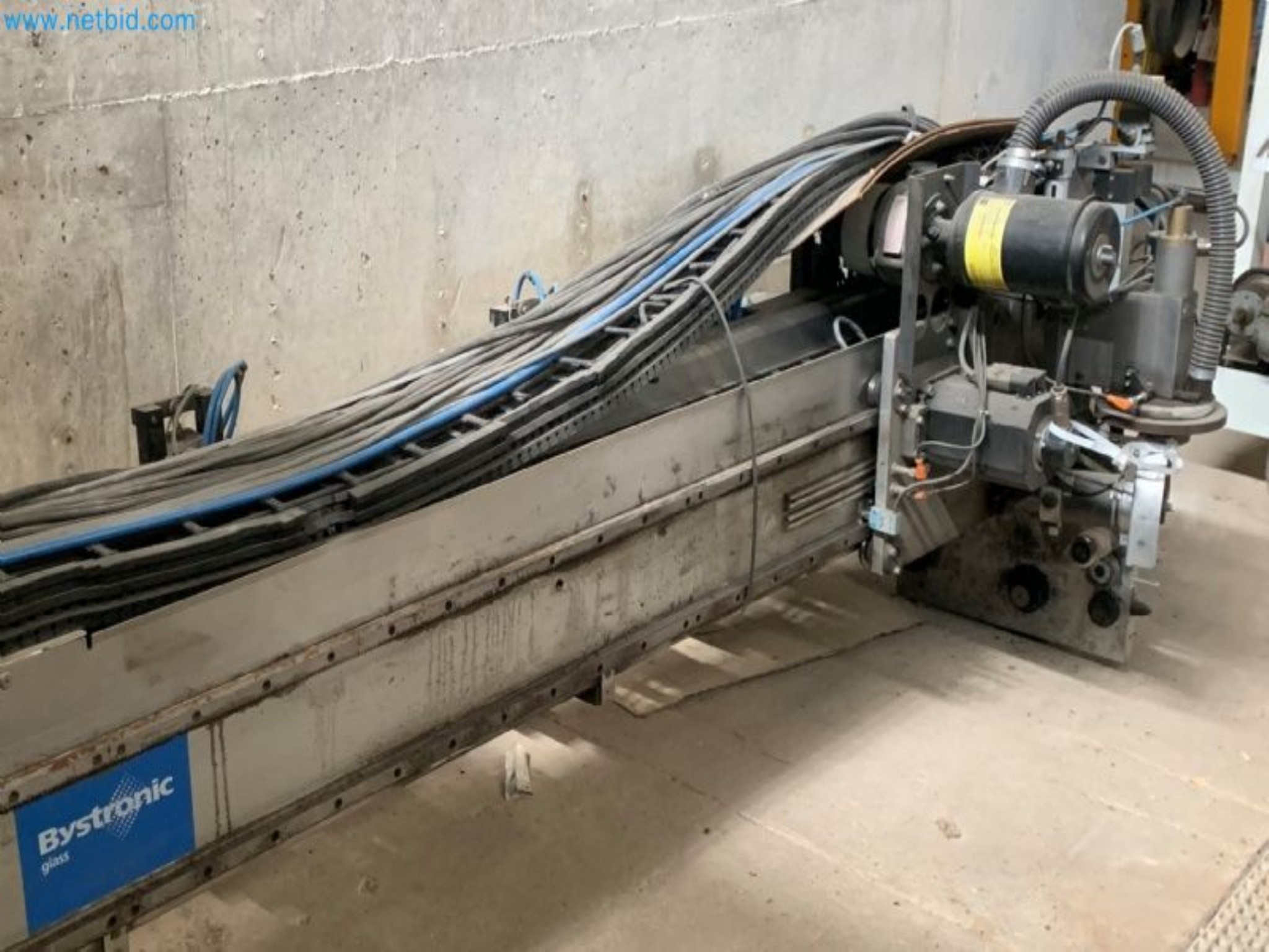 Sale of a complete warehouse of machinery for the glass industry in Spain-1