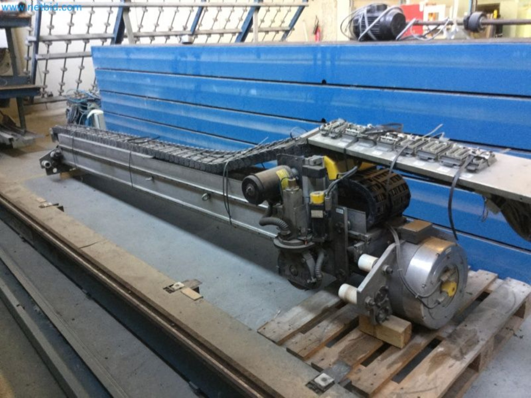 Sale of a complete warehouse of machinery for the glass industry in Spain-9