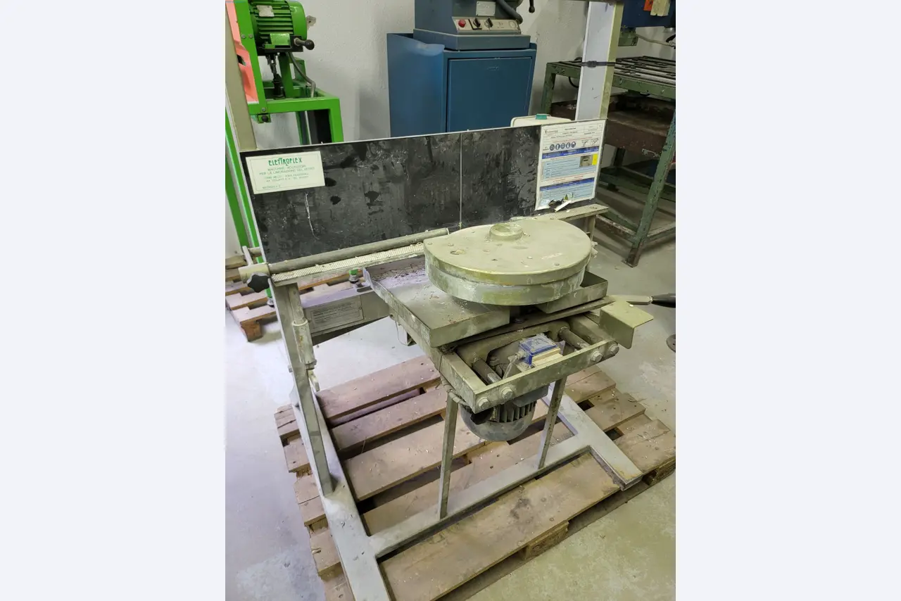 Sale of a complete warehouse of machinery for the glass industry in Spain-1