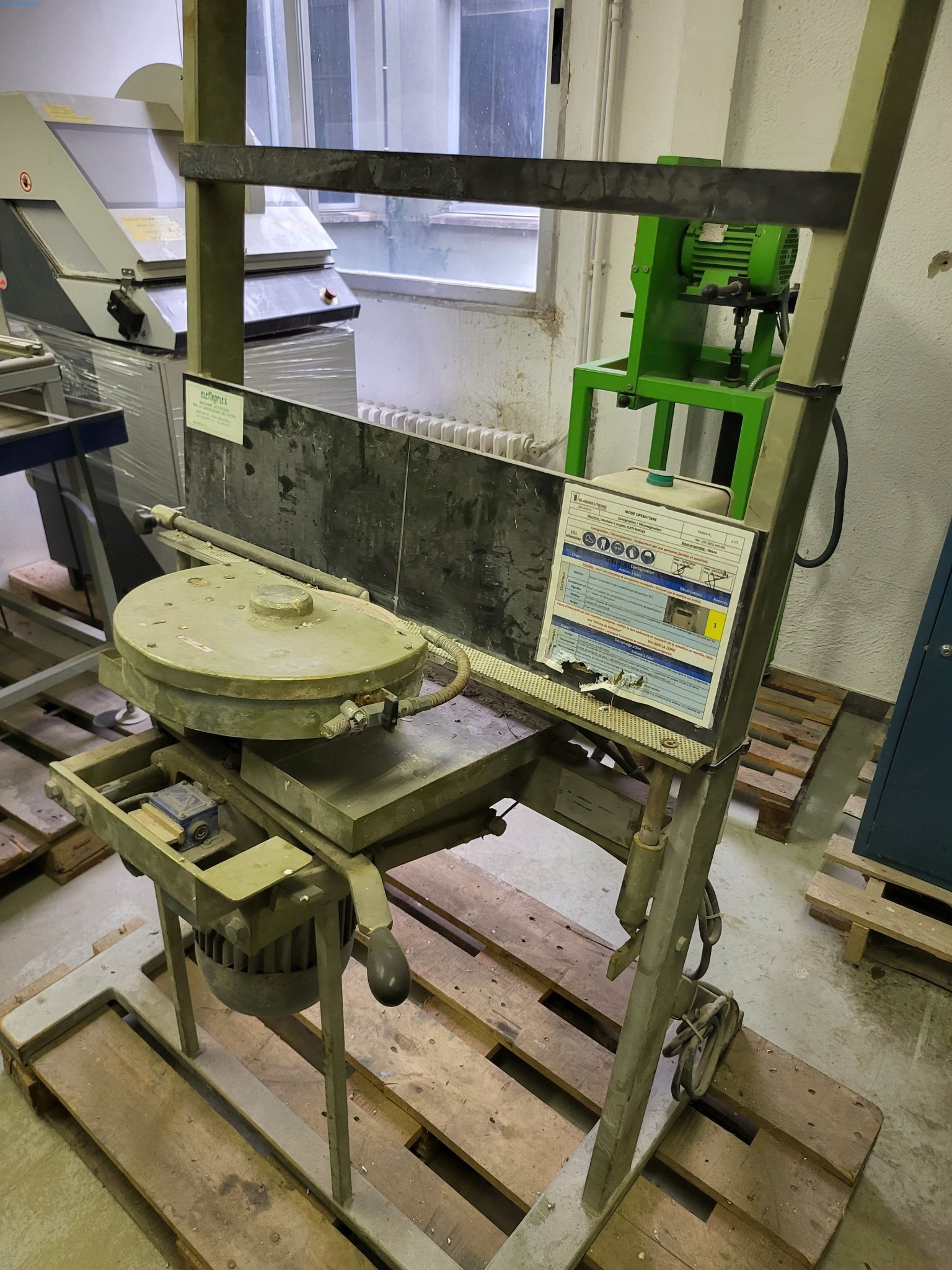 Sale of a complete warehouse of machinery for the glass industry in Spain-2