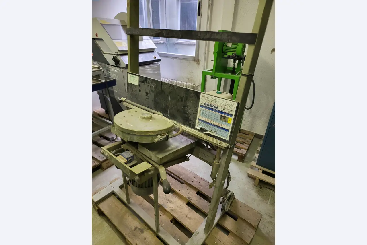 Sale of a complete warehouse of machinery for the glass industry in Spain-2