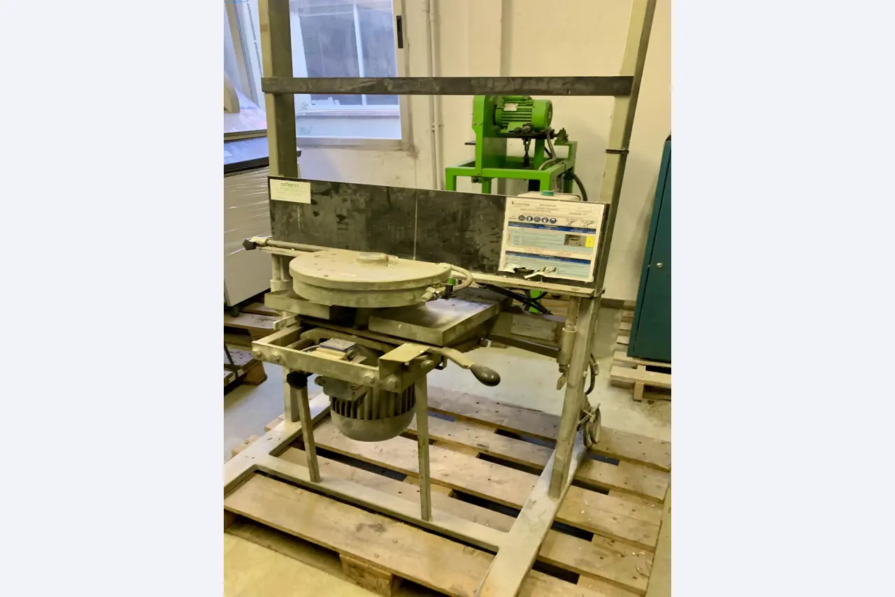 Sale of a complete warehouse of machinery for the glass industry in Spain-5