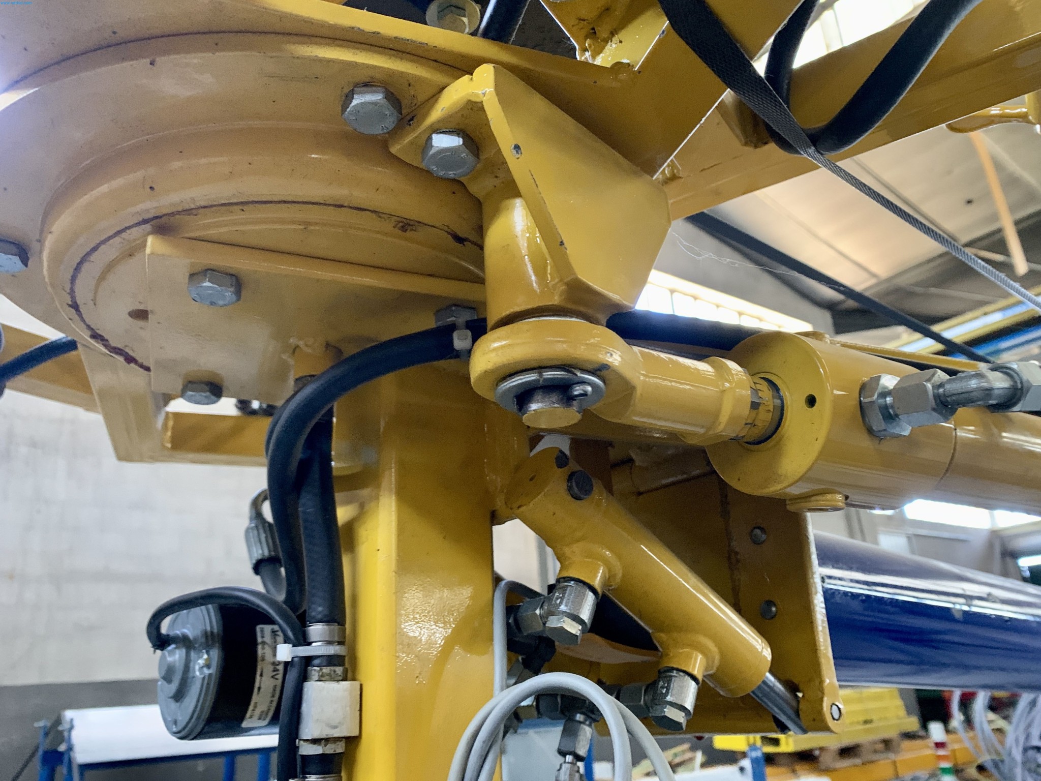 Sale of a complete warehouse of machinery for the glass industry in Spain-12