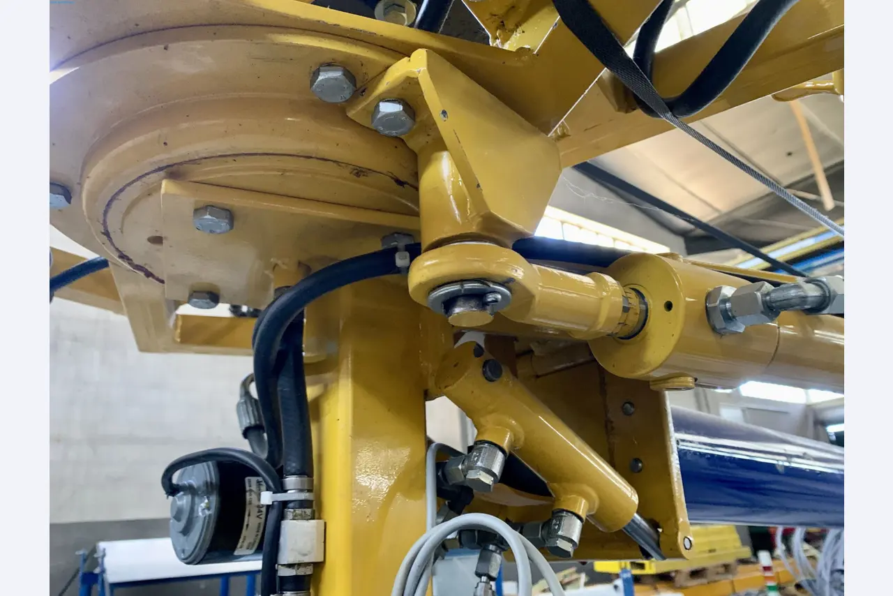 Sale of a complete warehouse of machinery for the glass industry in Spain-12