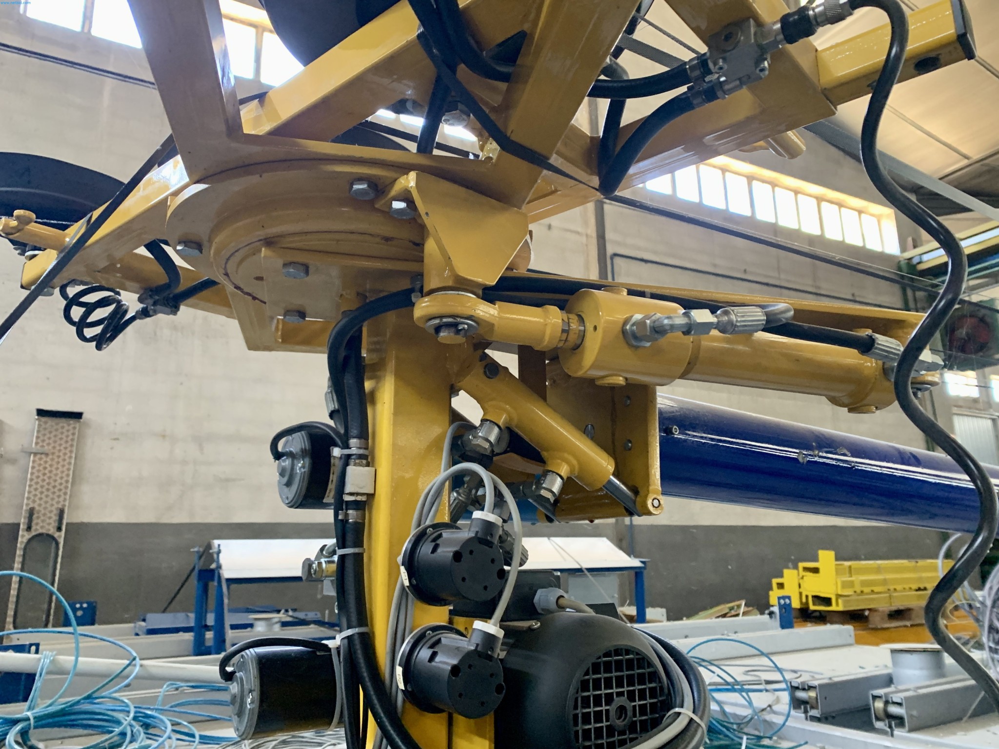 Sale of a complete warehouse of machinery for the glass industry in Spain-7