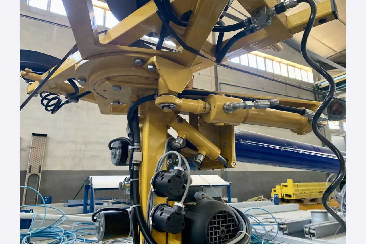 Sale of a complete warehouse of machinery for the glass industry in Spain-7