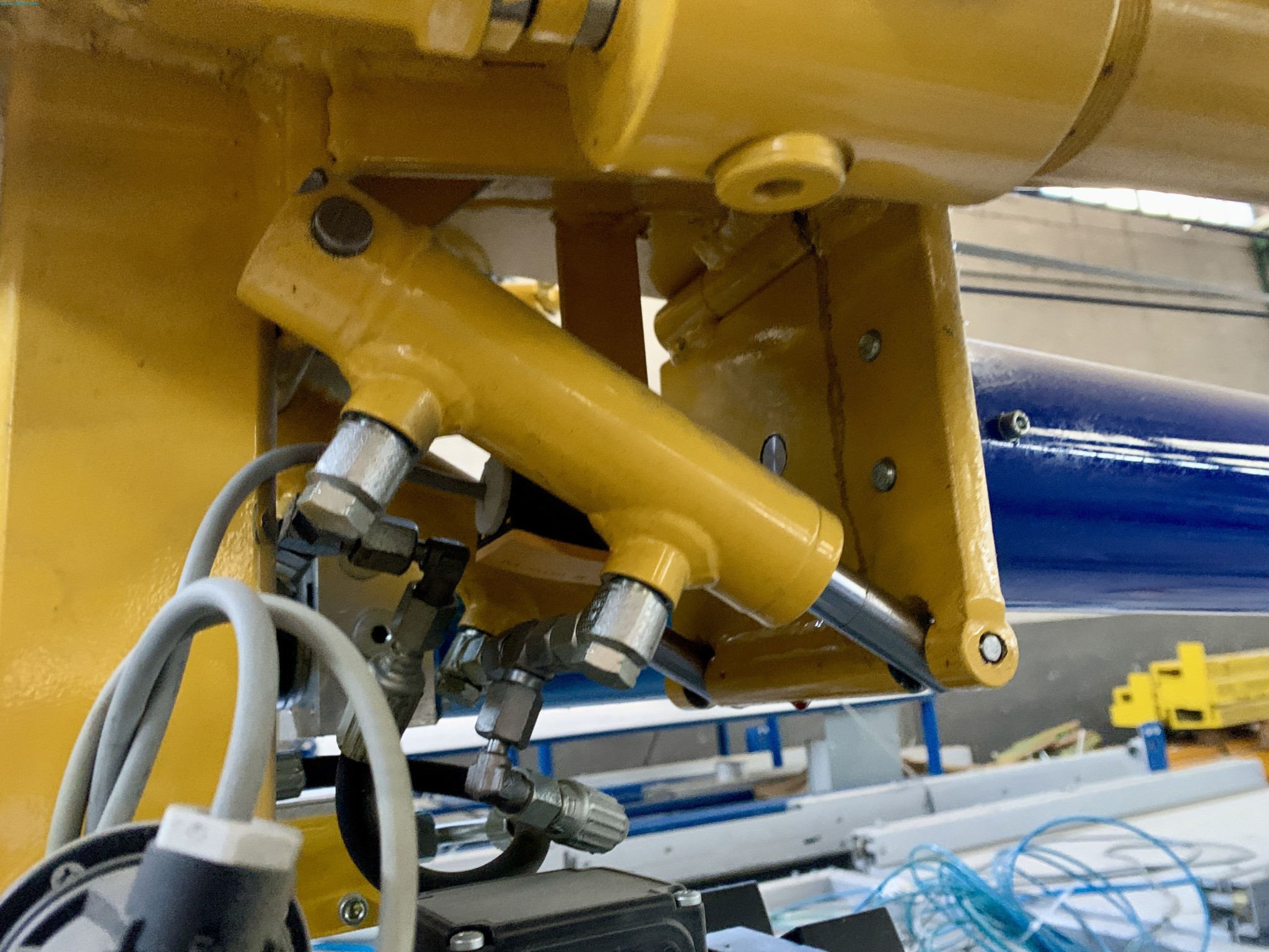 Sale of a complete warehouse of machinery for the glass industry in Spain-9