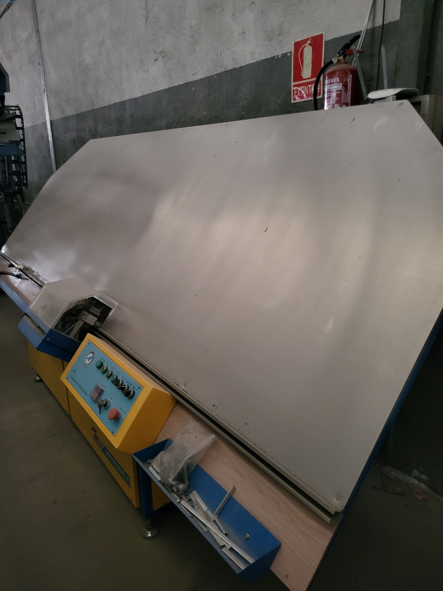 Sale of a complete warehouse of machinery for the glass industry in Spain-1