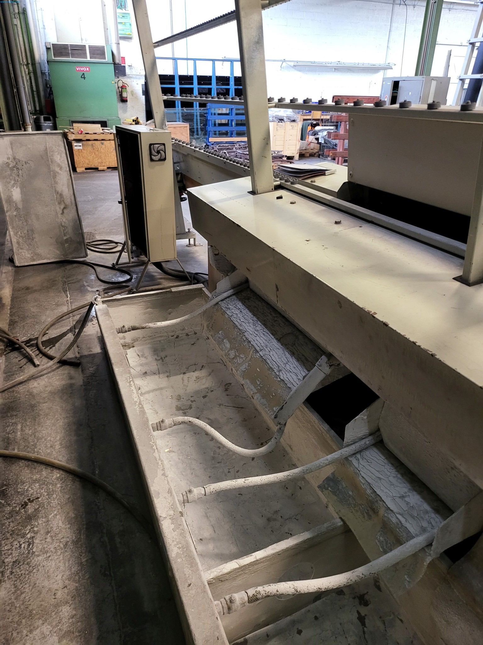 Sale of a complete warehouse of machinery for the glass industry in Spain-10