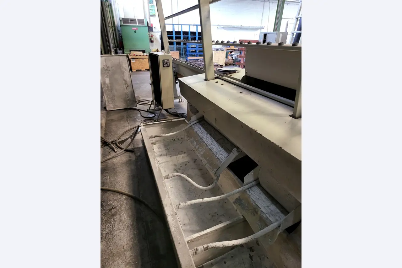 Sale of a complete warehouse of machinery for the glass industry in Spain-10