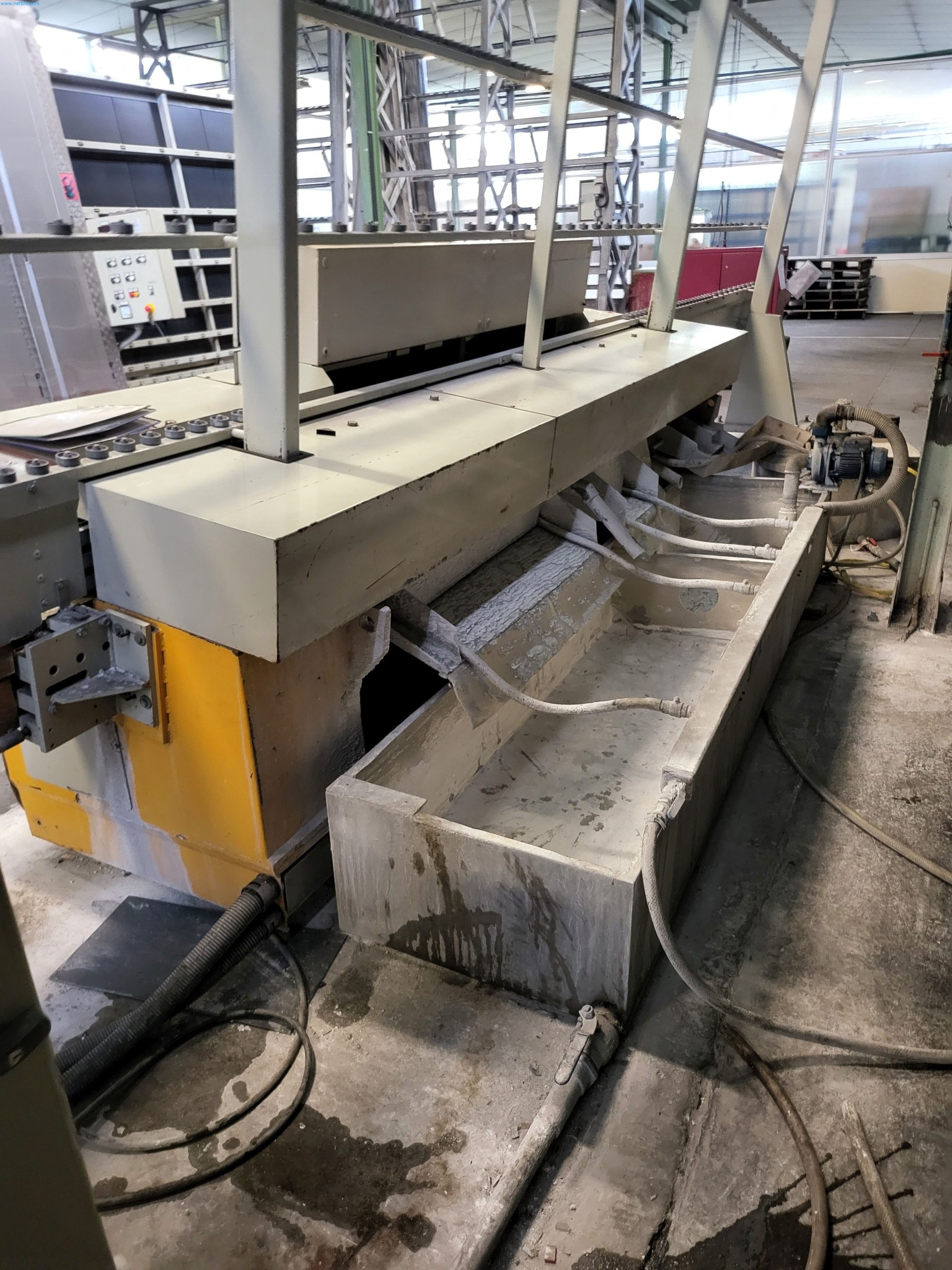 Sale of a complete warehouse of machinery for the glass industry in Spain-11