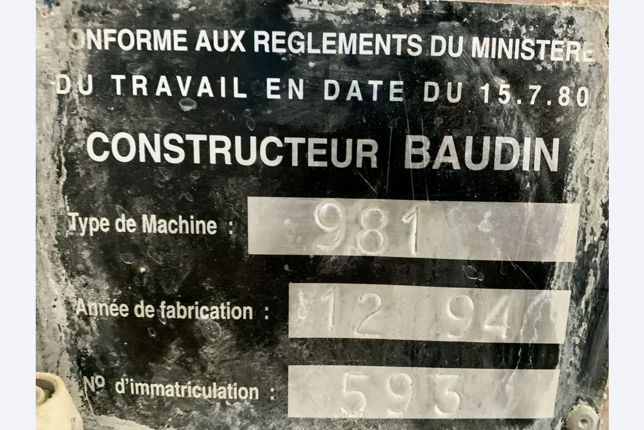 Sale of a complete warehouse of machinery for the glass industry in Spain-4