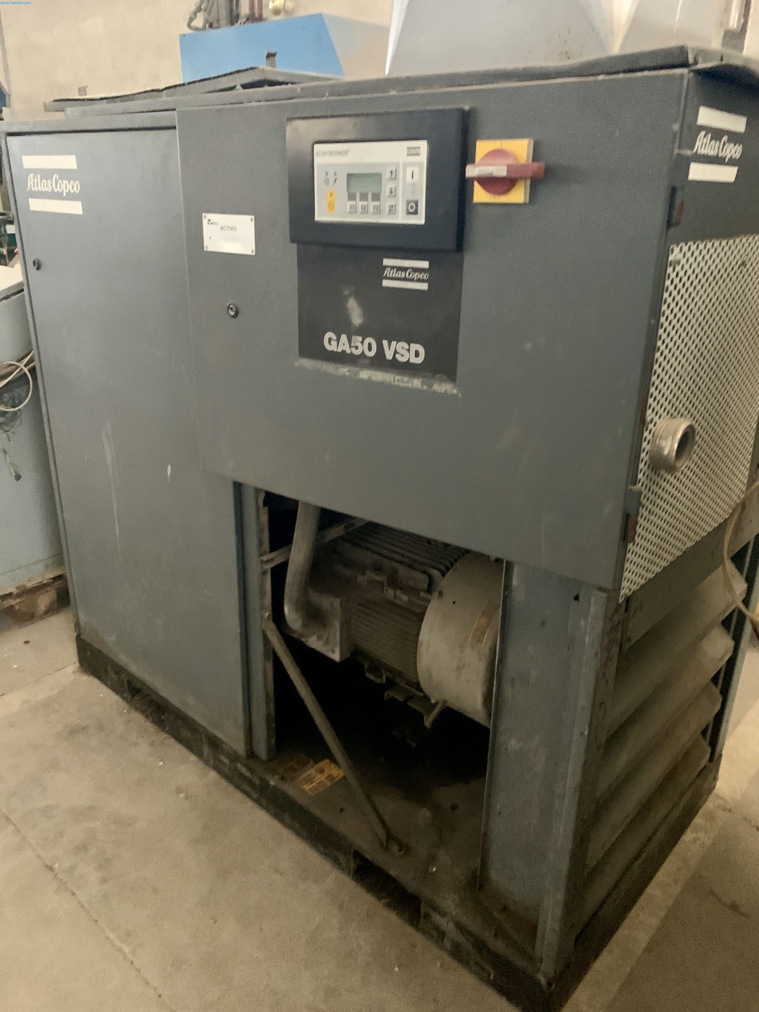 Sale of a complete warehouse of machinery for the glass industry in Spain-1