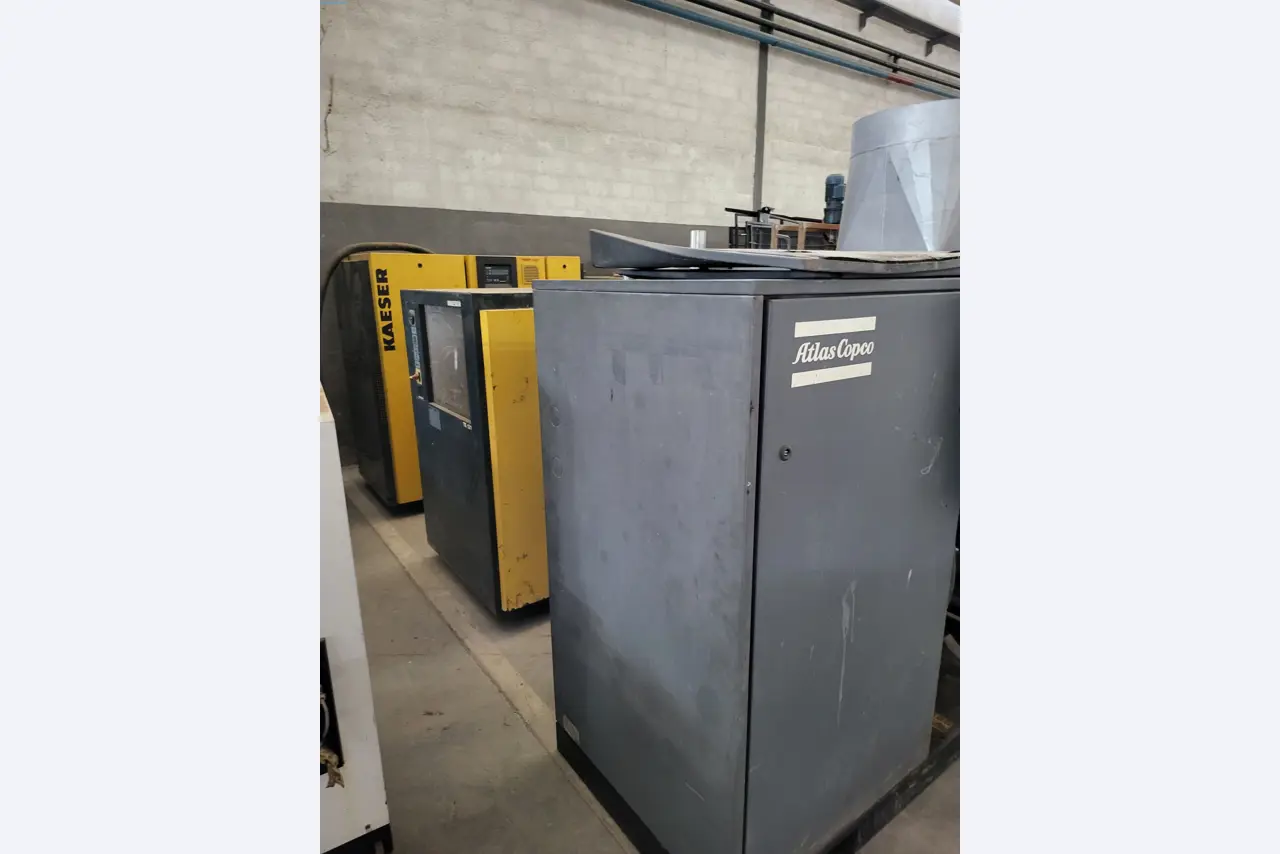 Sale of a complete warehouse of machinery for the glass industry in Spain-3