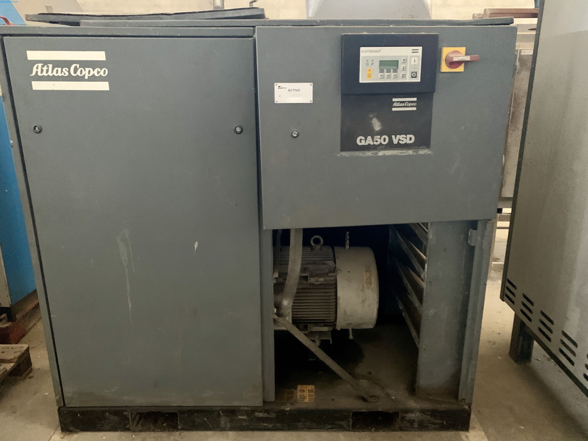 Sale of a complete warehouse of machinery for the glass industry in Spain-6