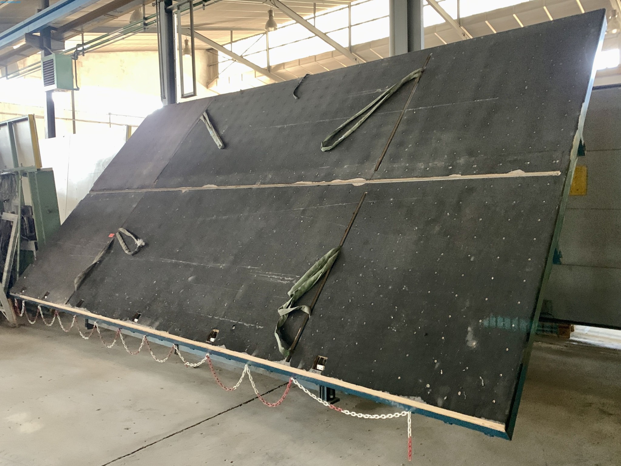 Sale of a complete warehouse of machinery for the glass industry in Spain-7