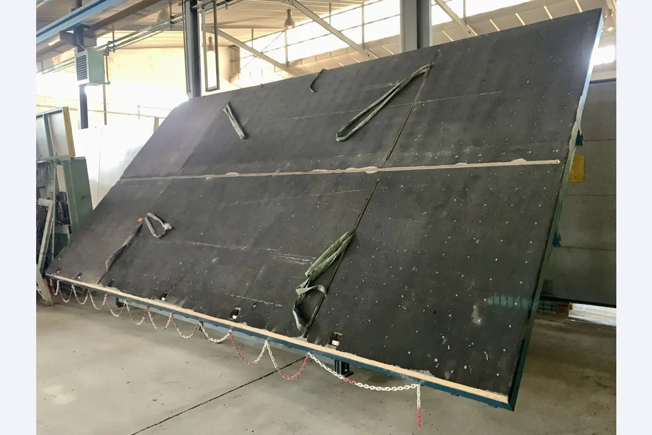 Sale of a complete warehouse of machinery for the glass industry in Spain-7