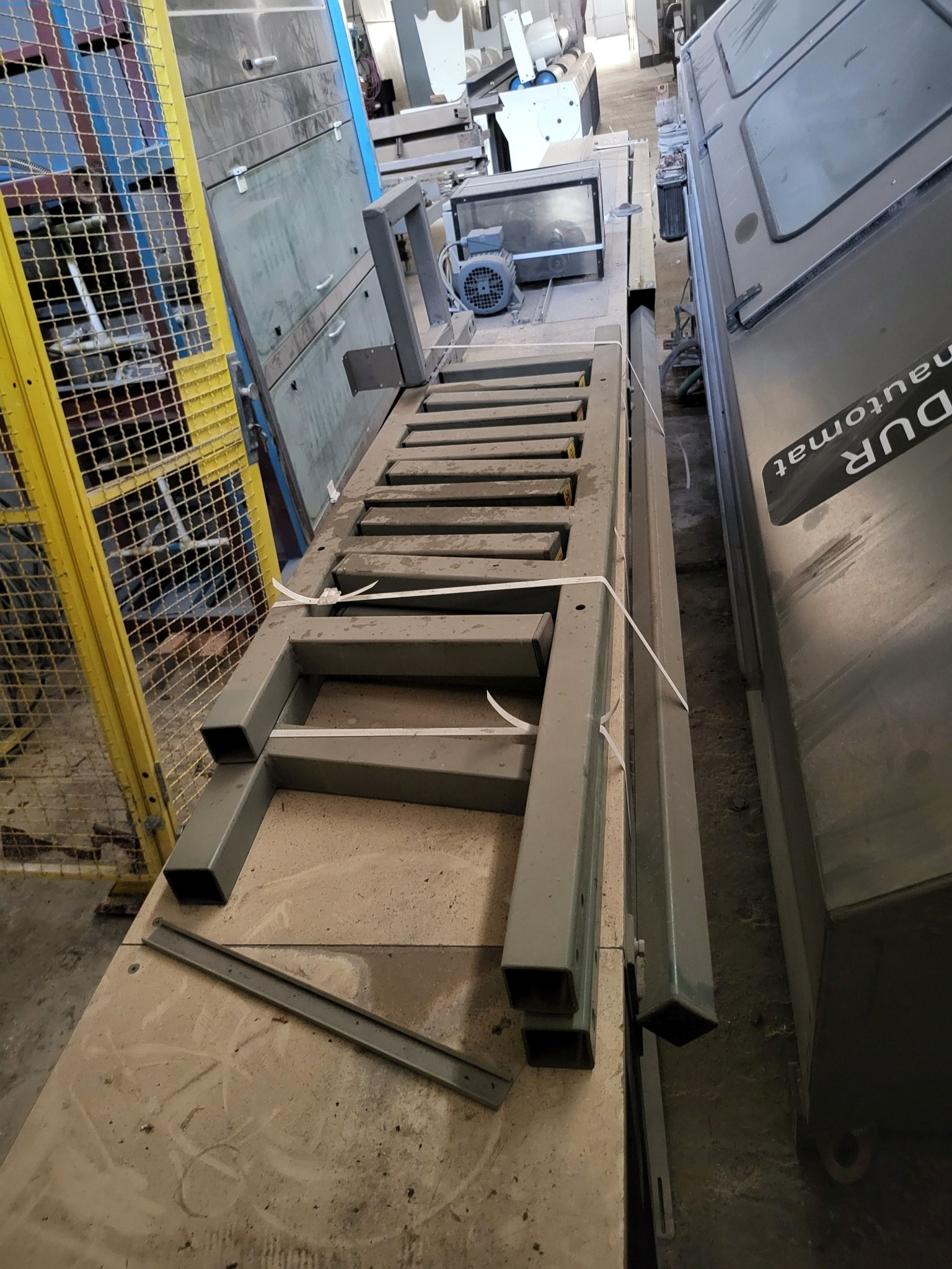 Sale of a complete warehouse of machinery for the glass industry in Spain-4