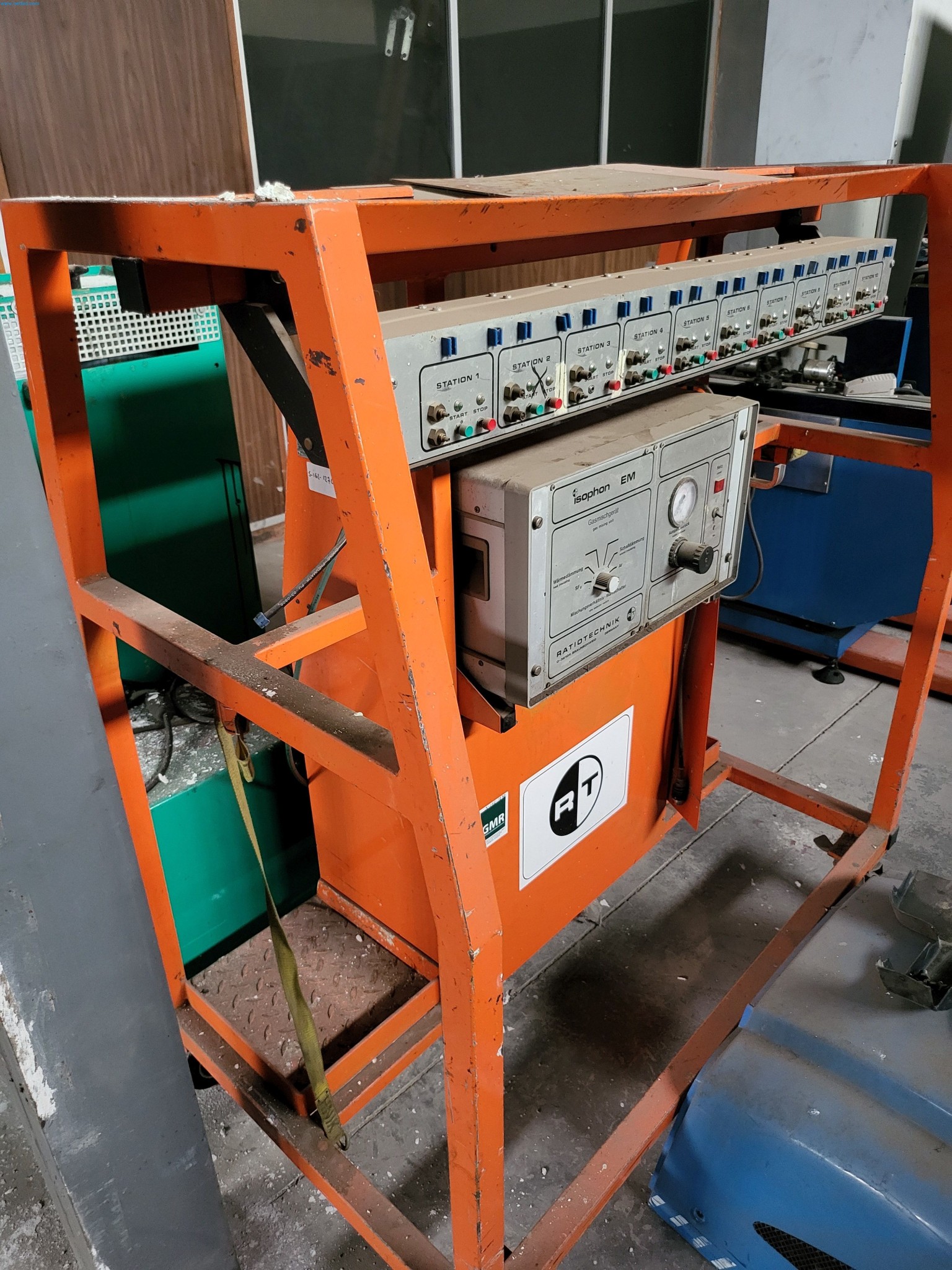 Sale of a complete warehouse of machinery for the glass industry in Spain-2