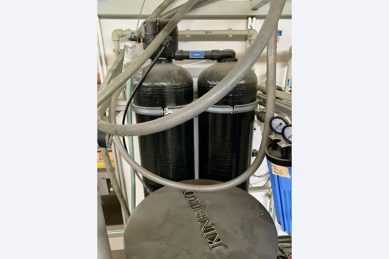 Sale of a complete warehouse of machinery for the glass industry in Spain-5