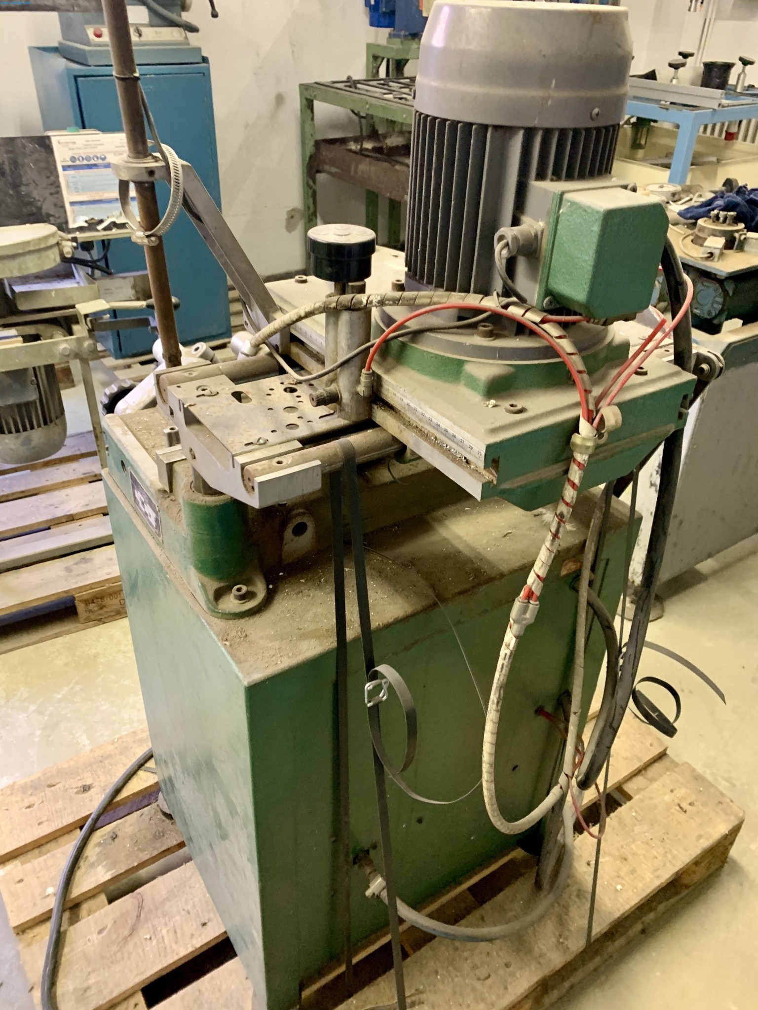 Sale of a complete warehouse of machinery for the glass industry in Spain-1