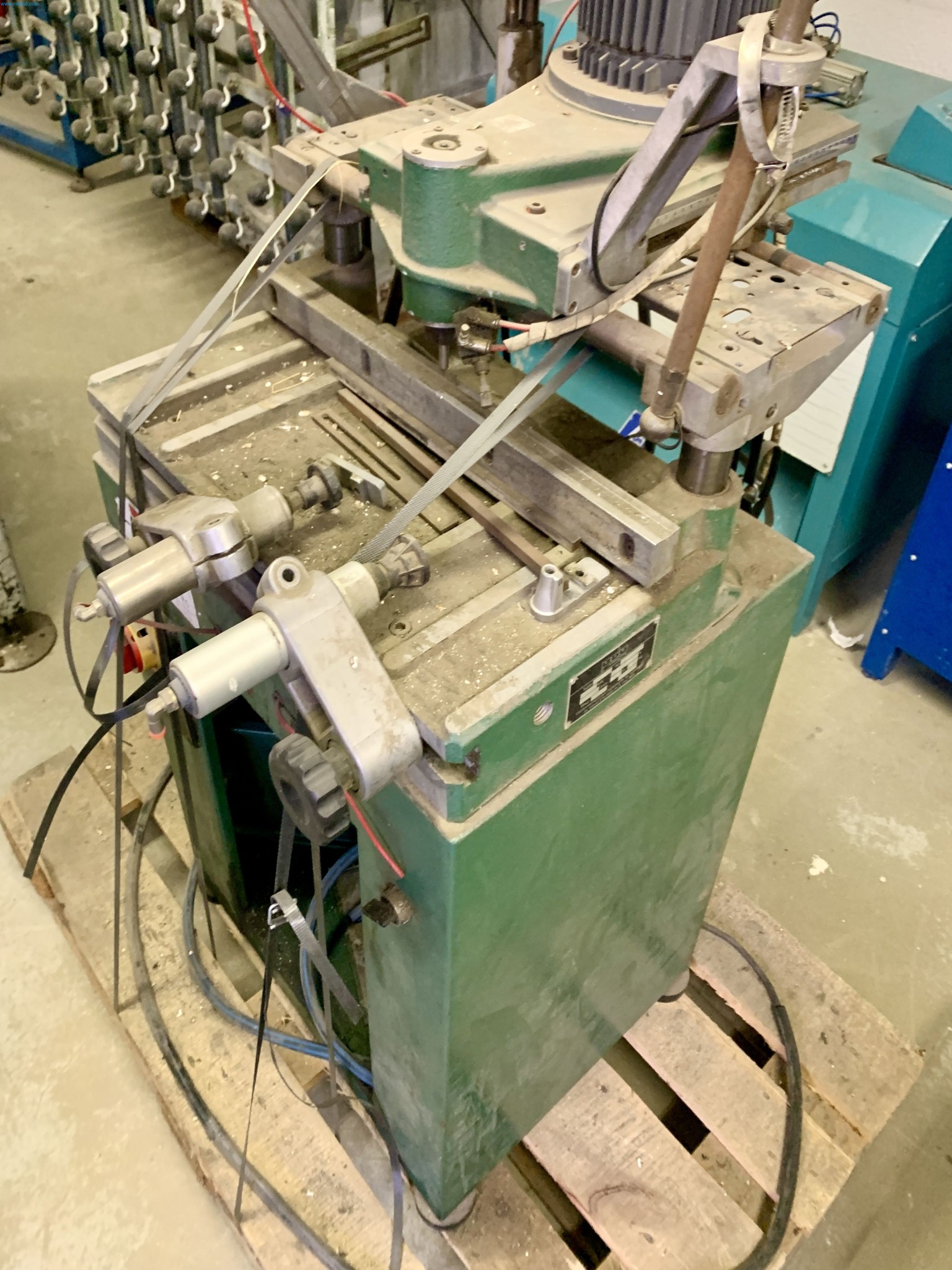 Sale of a complete warehouse of machinery for the glass industry in Spain-3