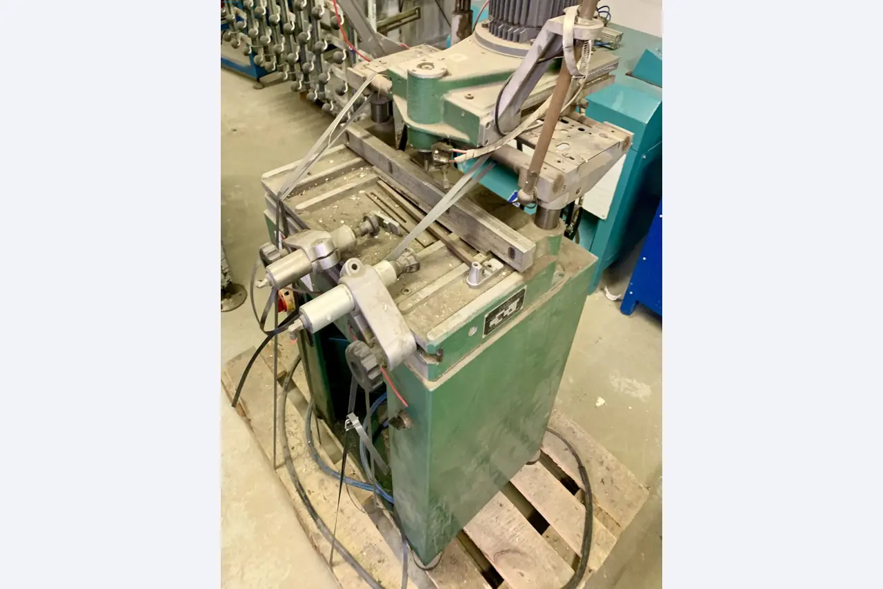 Sale of a complete warehouse of machinery for the glass industry in Spain-3