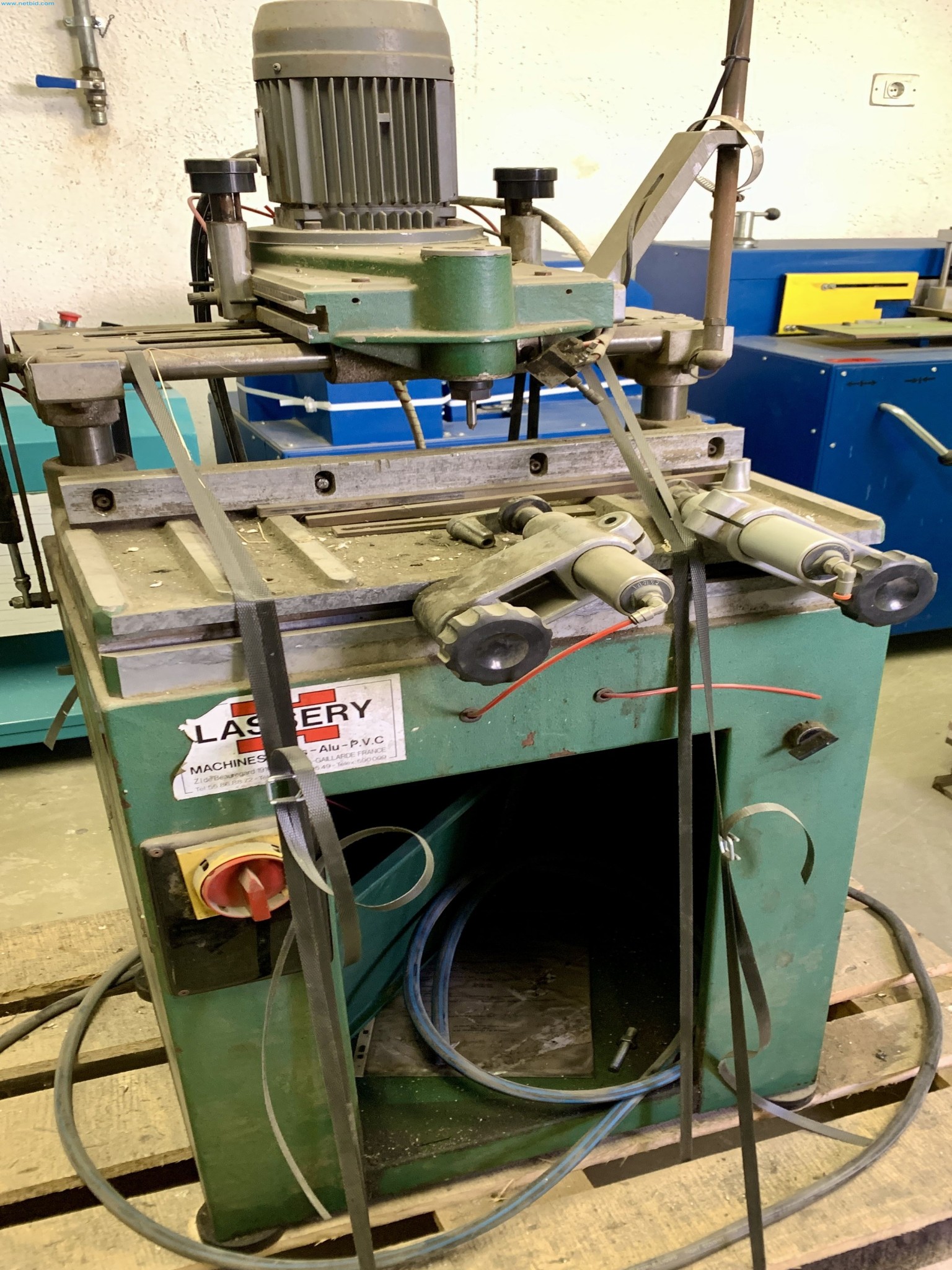 Sale of a complete warehouse of machinery for the glass industry in Spain-6