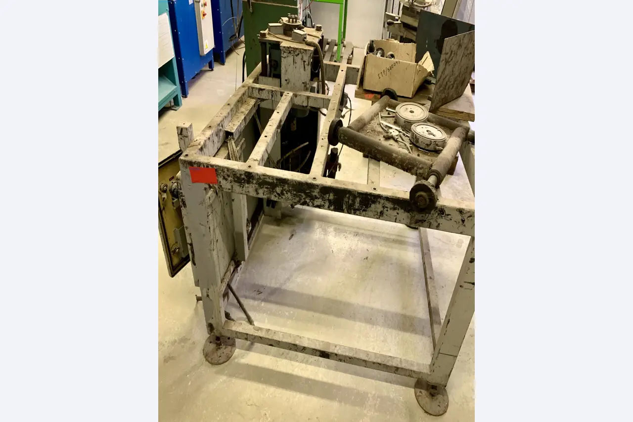 Sale of a complete warehouse of machinery for the glass industry in Spain-1