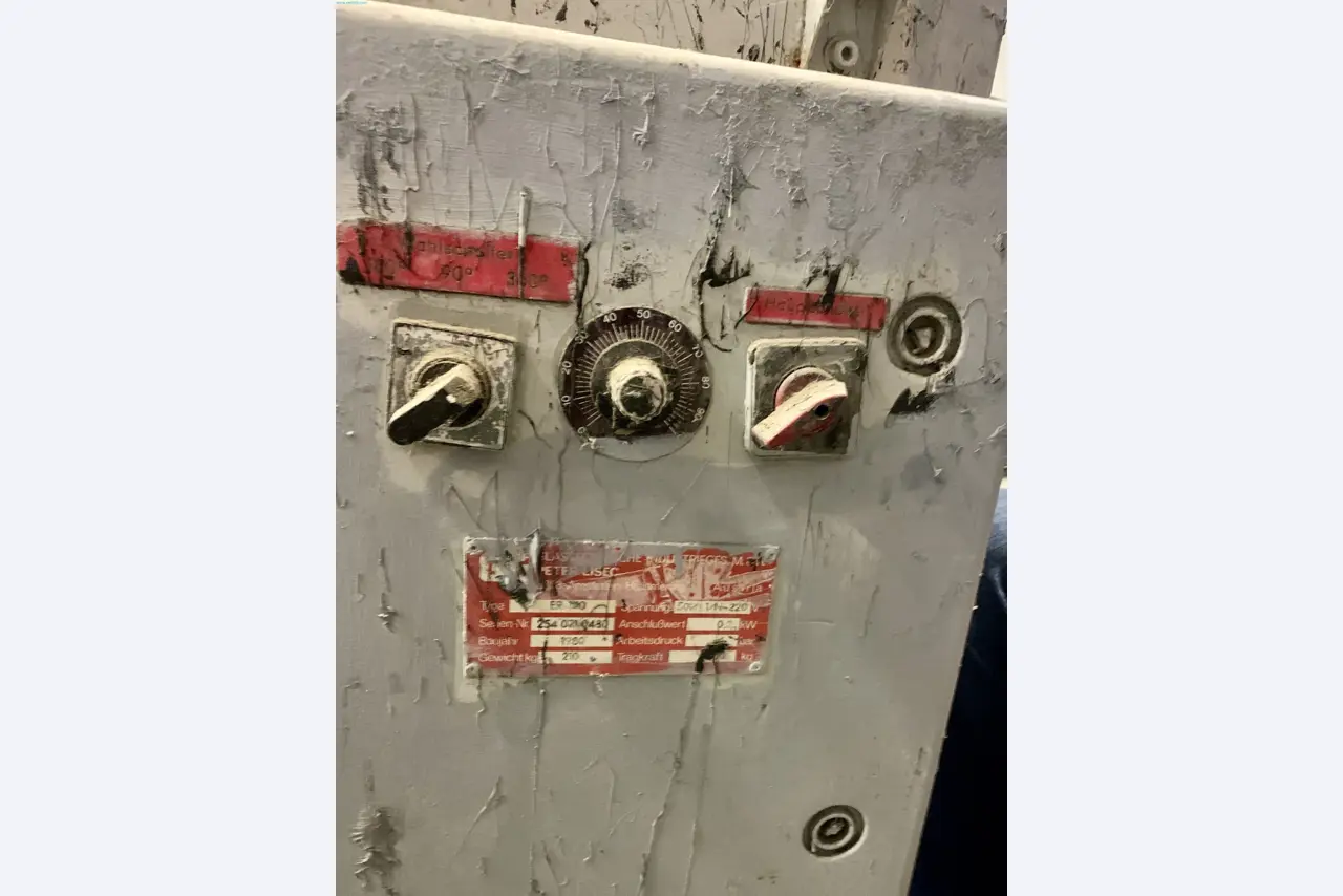 Sale of a complete warehouse of machinery for the glass industry in Spain-3