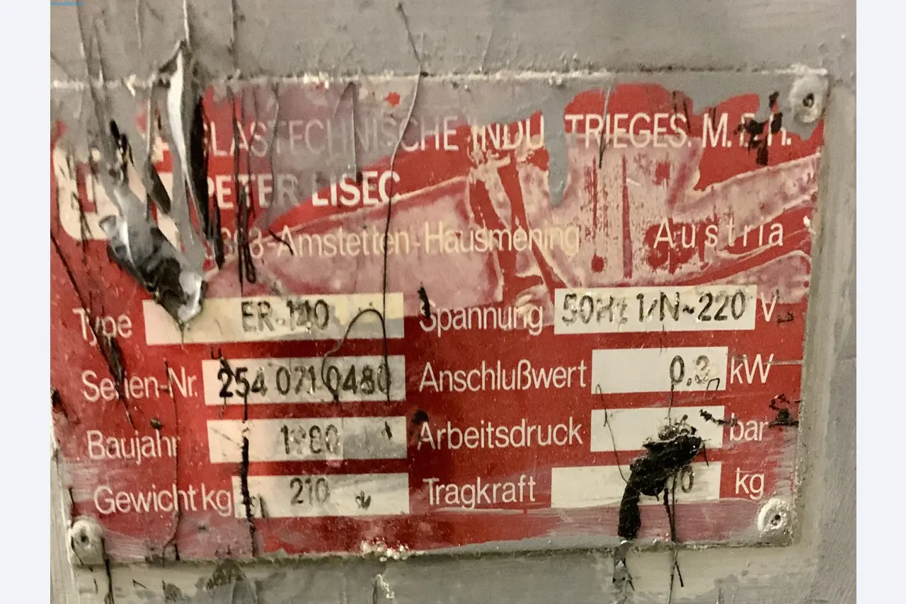 Sale of a complete warehouse of machinery for the glass industry in Spain-4