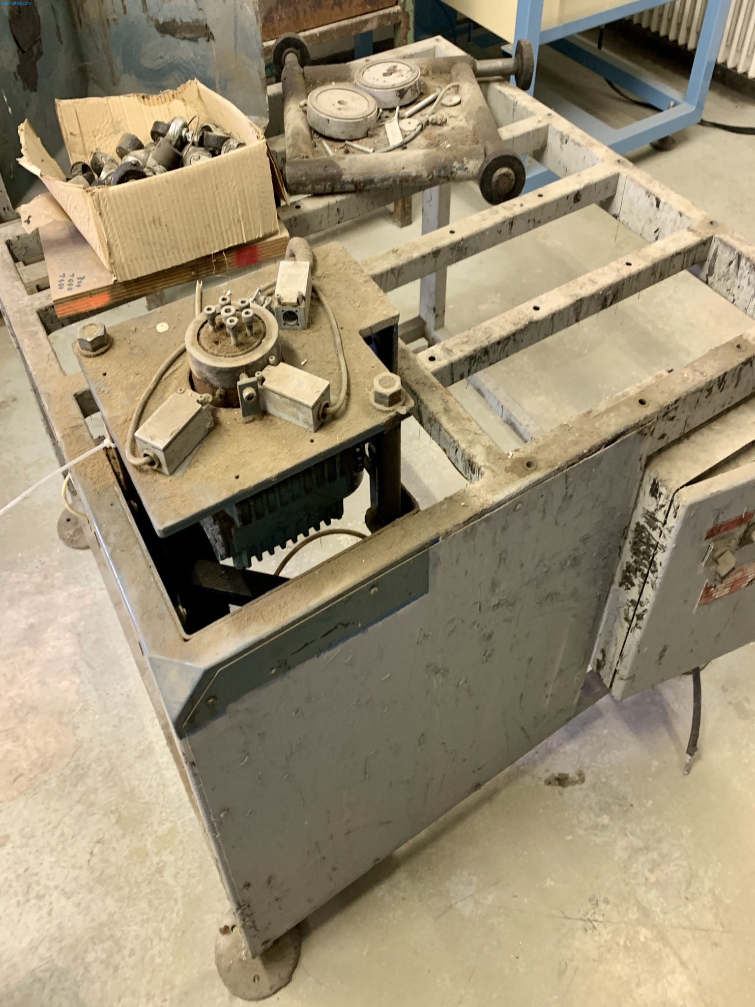 Sale of a complete warehouse of machinery for the glass industry in Spain-5