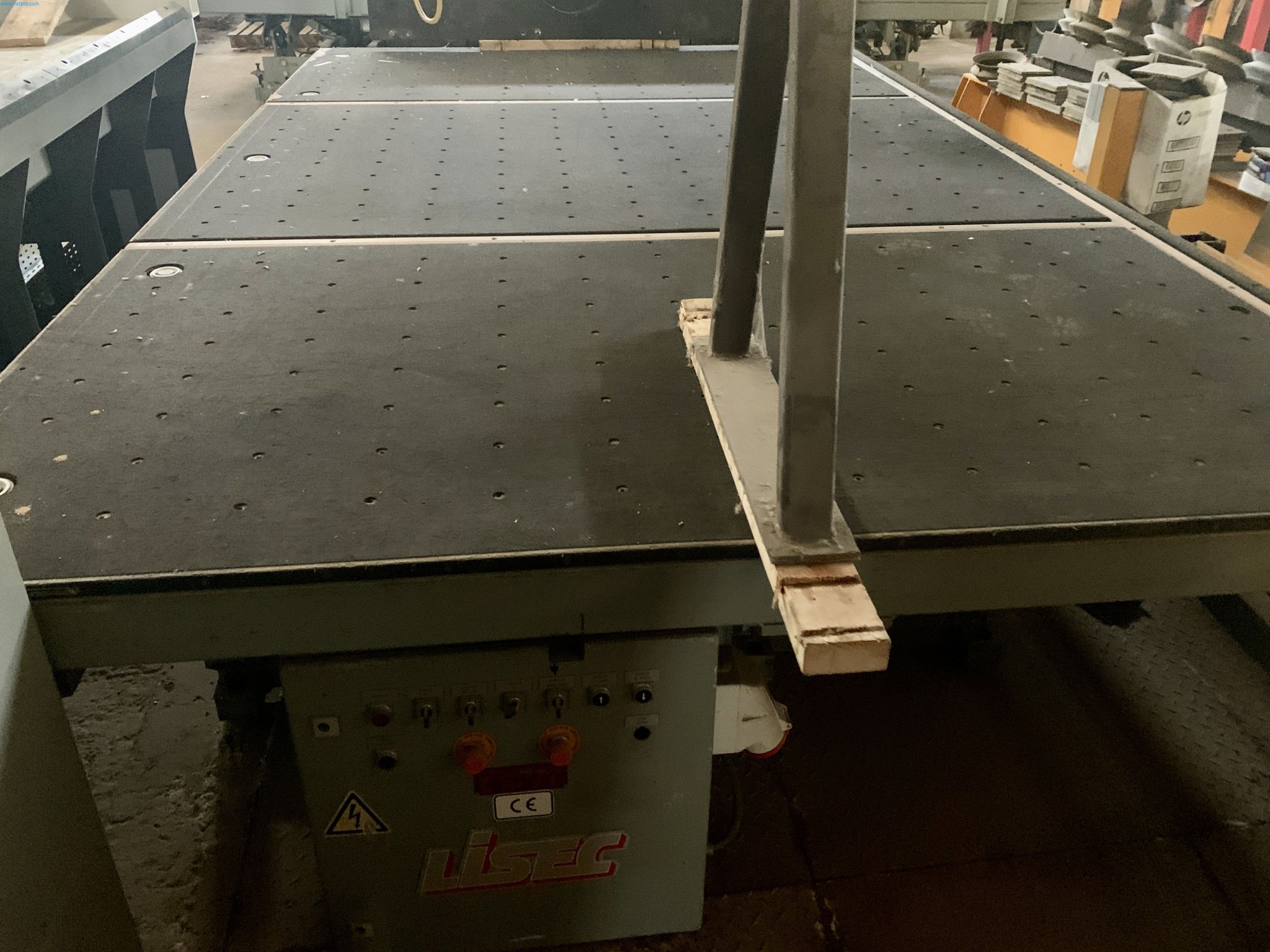 Sale of a complete warehouse of machinery for the glass industry in Spain-1