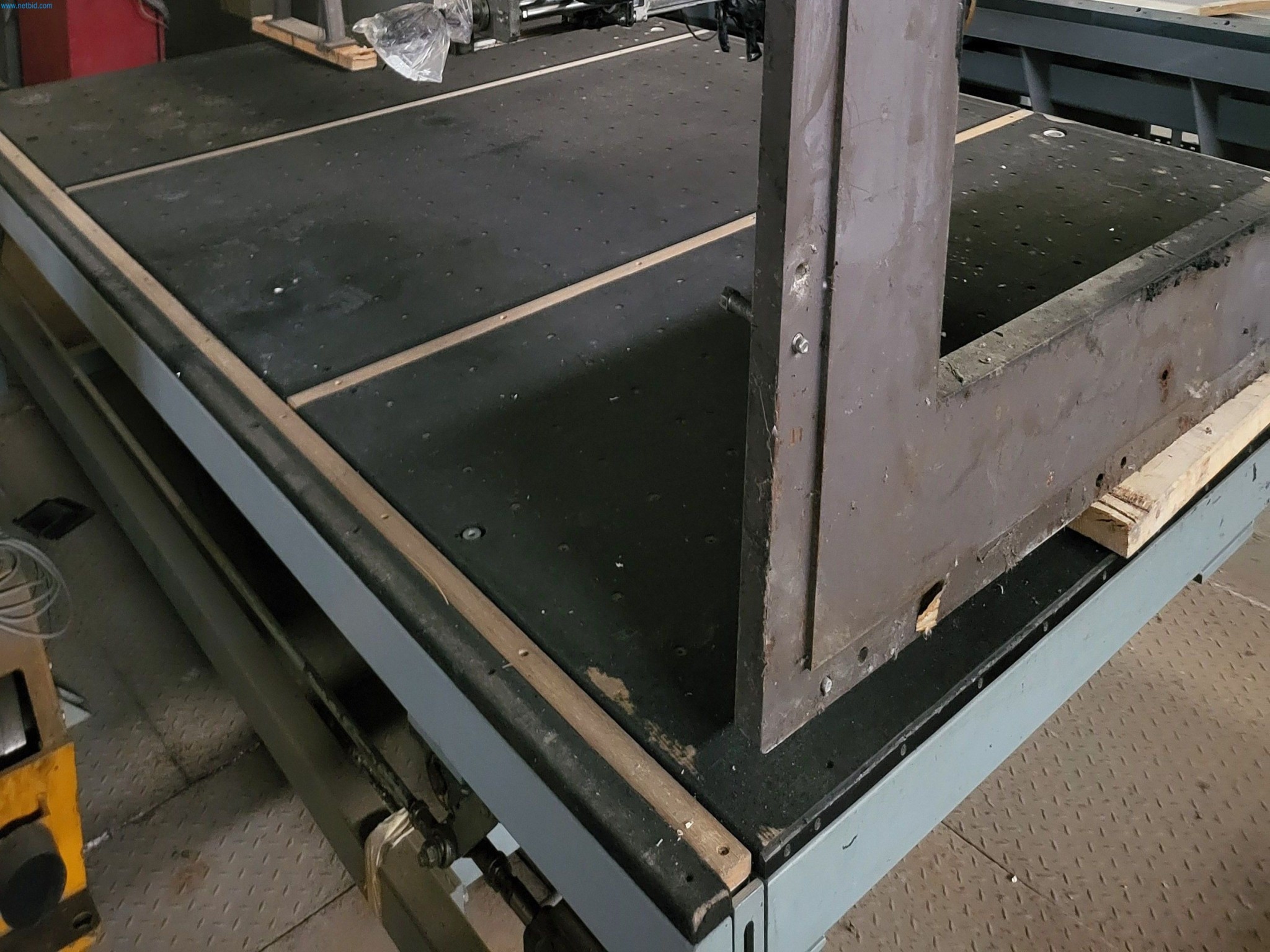 Sale of a complete warehouse of machinery for the glass industry in Spain-2